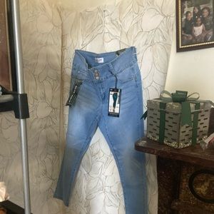 EN JEAN ANKLE LENGTH / PREMIUN FABRIC -MID- RISE/ PUSH UP